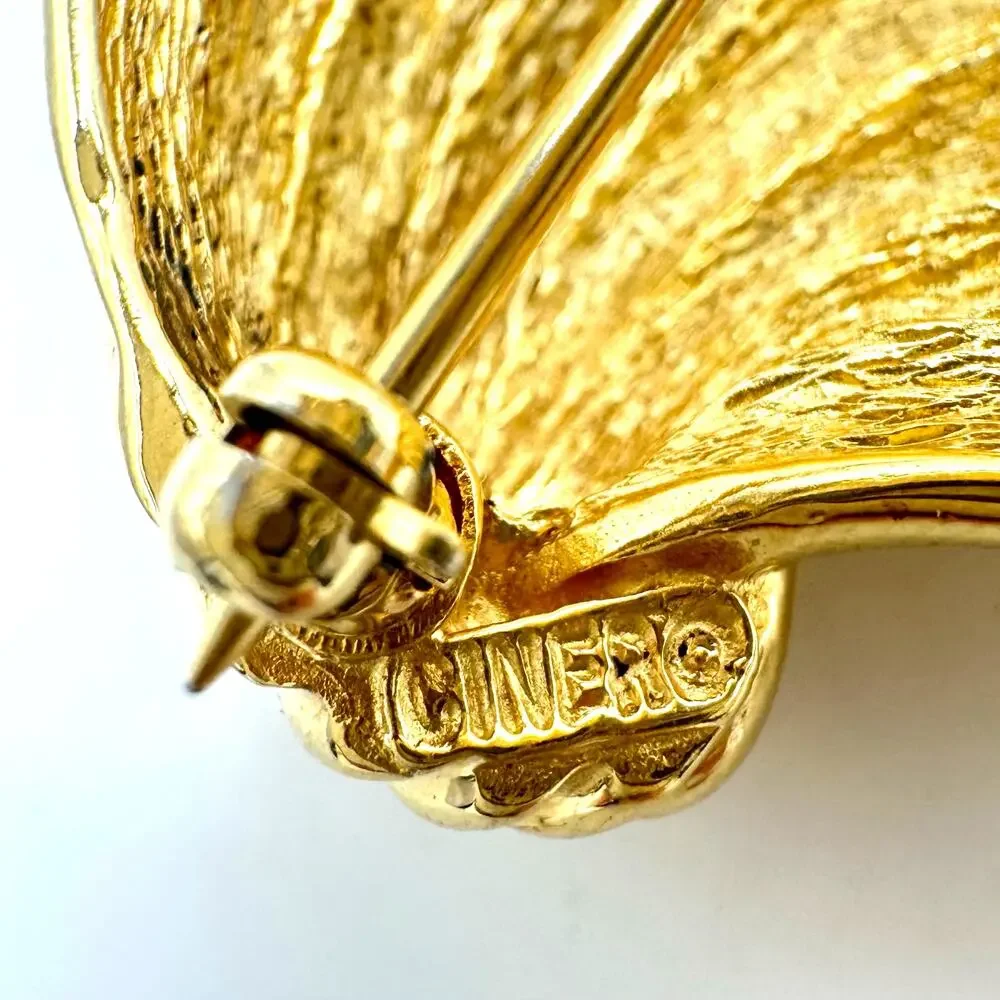 Ciner signed vintage gold tone scalloped abstract shell fan 3D brooch